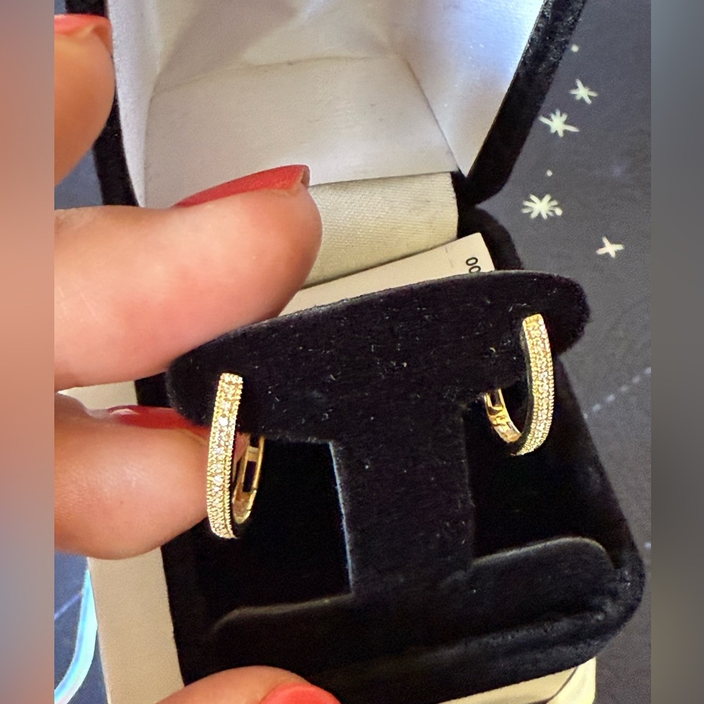 New Macy’s Pure Yellow Gold 10K Genuine Diamonds Small Oval Hoops Earrings - Picture 9 of 17